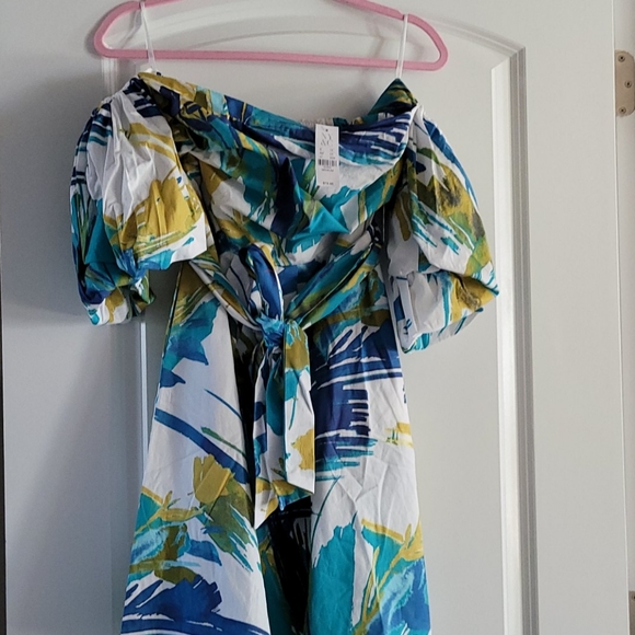 Beautiful off the shoulder dress - Picture 2 of 3